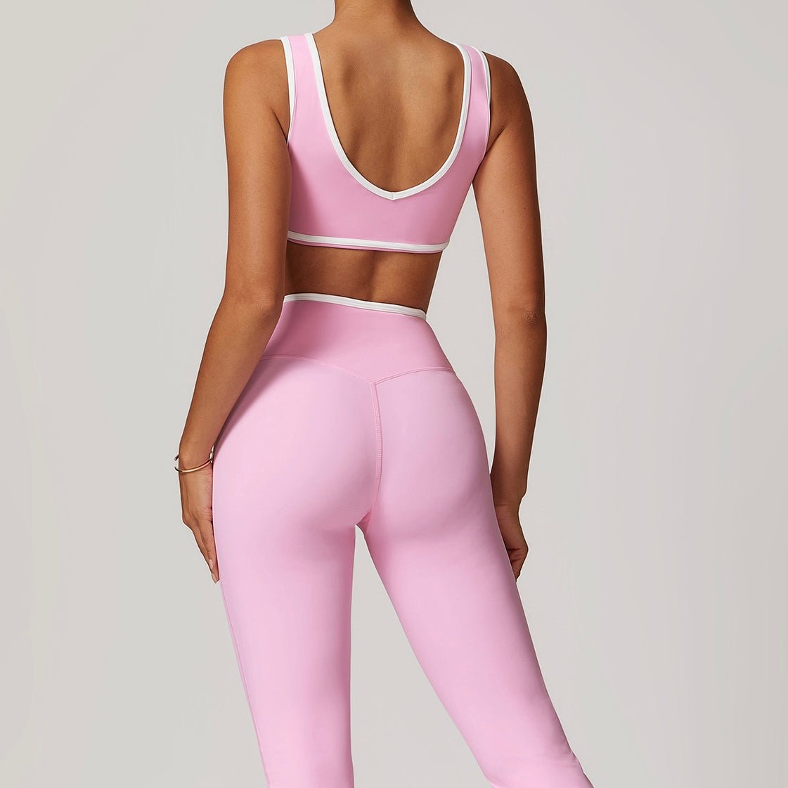 Seamless Cropped V-Neck Sports Bra